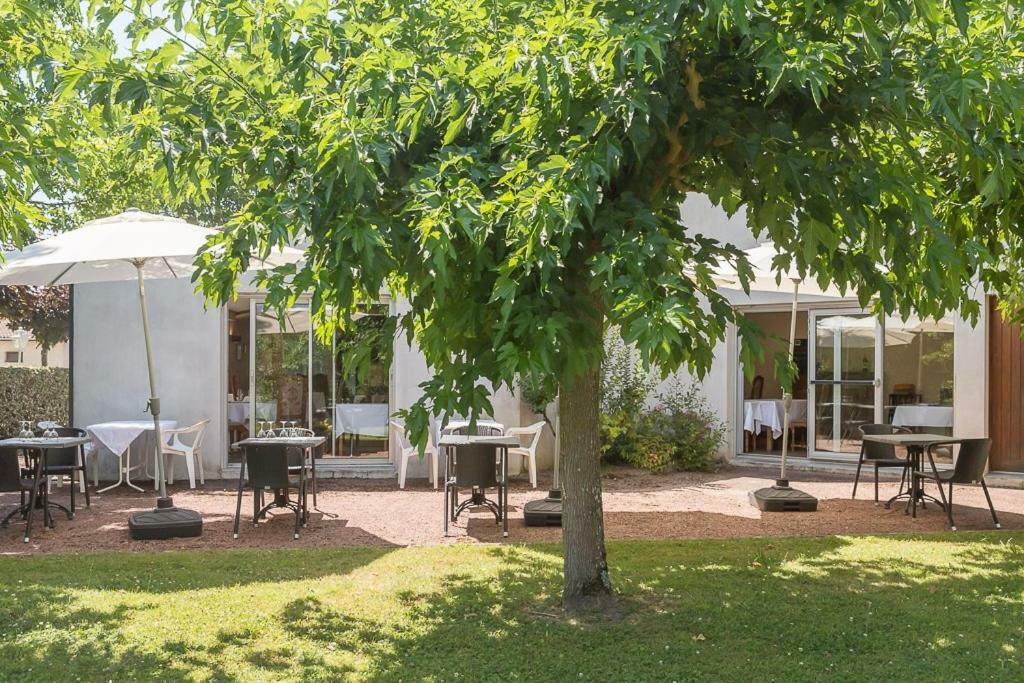 Les Platanes Hotell Etauliers Eksteriør bilde